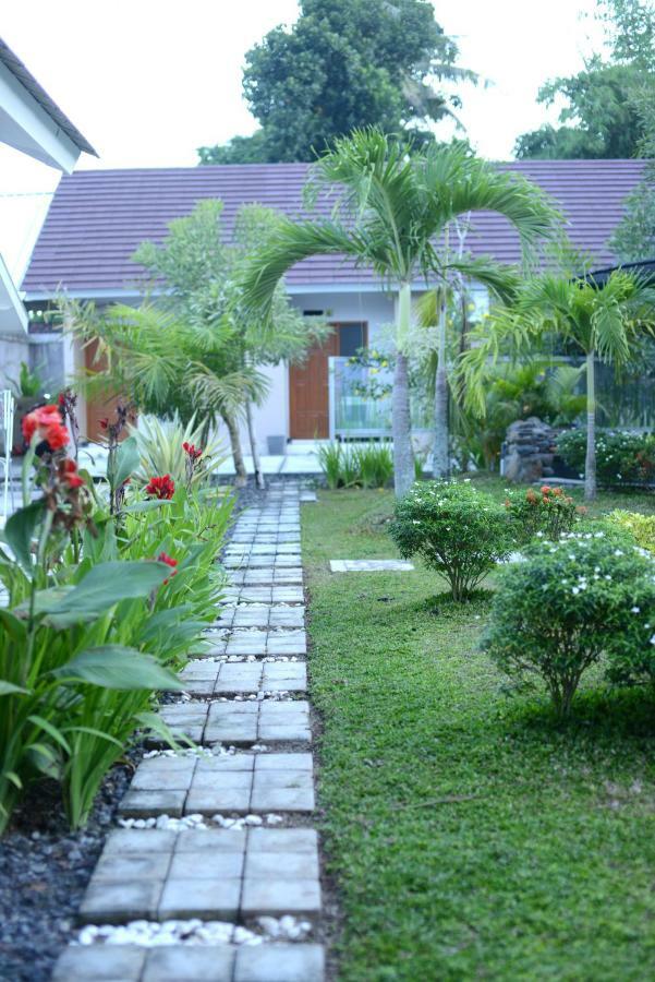 Reddoorz Syariah Plus Near Banyuwangi Airport Exteriör bild