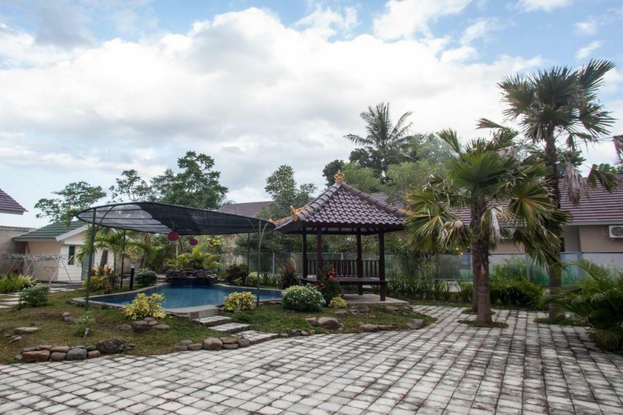 Reddoorz Syariah Plus Near Banyuwangi Airport Exteriör bild